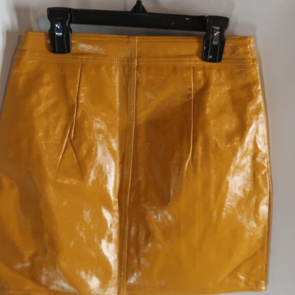Privacy Wardrobe Women's Mustard Yellow Faux Leather Skirt w Shorts Small NWT - Picture 8 of 8